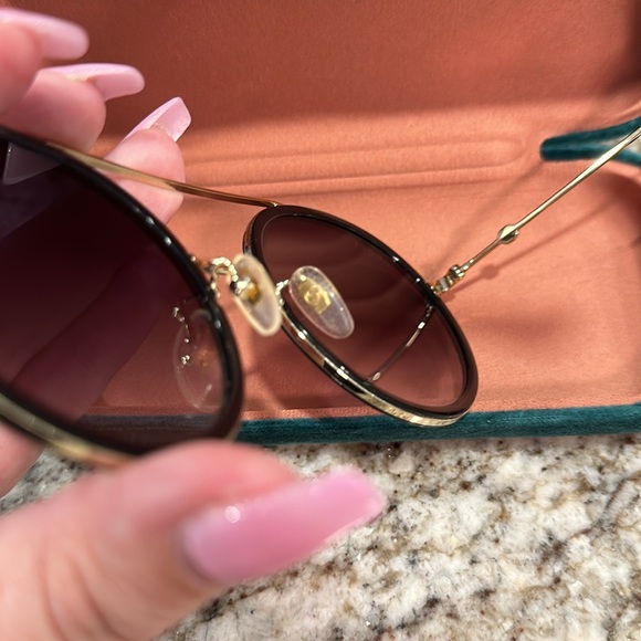 Gucci Sun glasses - Picture 5 of 8